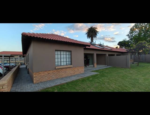 3 BEDROOM APARTMENT FOR SALE IN WATERKLOOF EAST